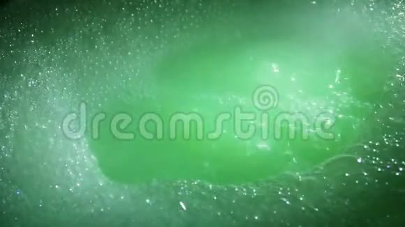 泡沫绿液泡锅有毒废物锅有毒废物视频的预览图