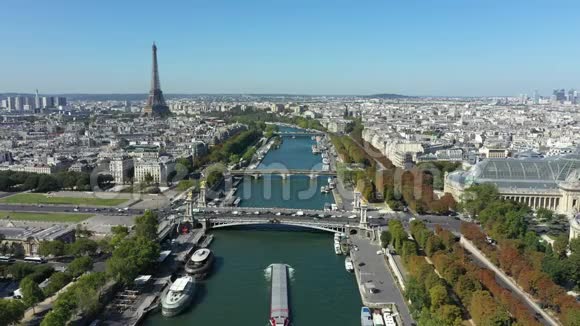 法国巴黎空中城市景观与塞纳河埃菲尔铁塔视频的预览图