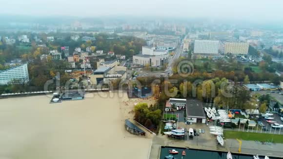 格丁尼亚城市景观航空景观波兰欧洲波罗的海海岸和陆地标志视频的预览图