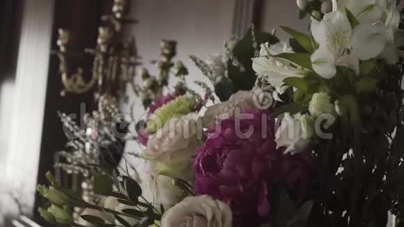 婚礼花束鲜花喜庆的鲜花花束婚礼新娘花束结婚花艺快关门视频的预览图