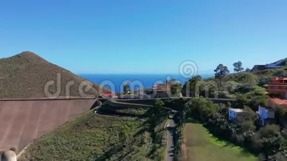 空中观景圣克鲁斯德特内利夫市加那利群岛在西班牙的首都海边的城市视频的预览图