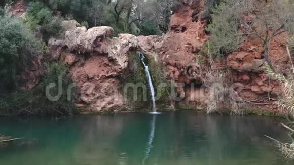 PegodoInferno瀑布无人驾驶飞机在葡萄牙塔维拉阿尔加维的鸟瞰图视频的预览图