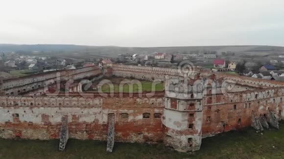 摧毁了乌克兰利沃夫的城堡视频的预览图