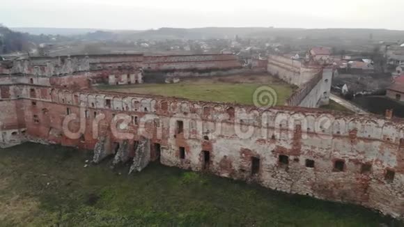 摧毁了乌克兰利沃夫的城堡视频的预览图