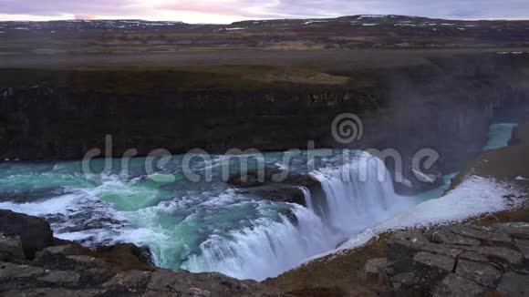 海鸥是冰岛最著名的瀑布之一它位于黄金圈值得一年的参观视频的预览图