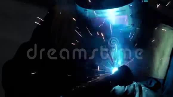 工艺人员焊接作业采用制造工具工业工厂线工艺视频的预览图
