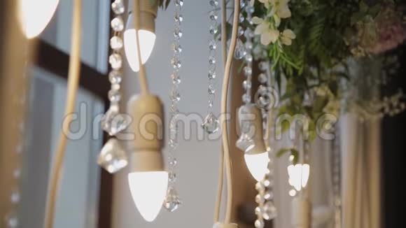美丽的婚礼餐桌装饰幸福的婚礼日视频的预览图
