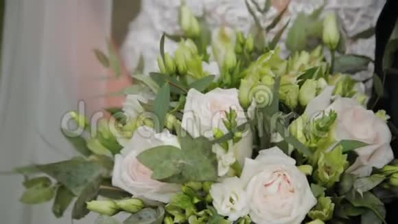 美丽的婚礼花束鲜花视频的预览图