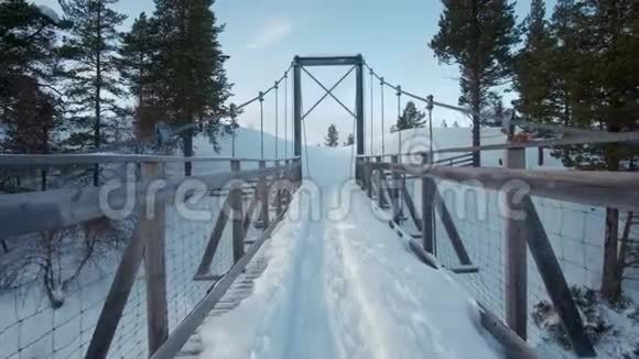 冰冻木桥河诺威视频的预览图