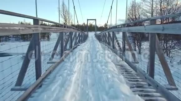 冰冻木桥河诺威视频的预览图
