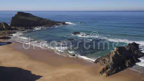 葡萄牙科斯塔维肯蒂纳的普拉亚多斯马赫多斯海滩视频的预览图