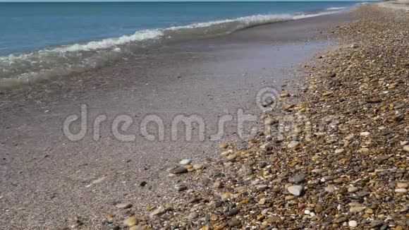法国马盖隆维列纽威莱斯马盖隆赫劳特奥奇塔尼的皮布尔海滩视频的预览图