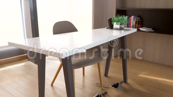 现代公寓带椅插座书桌视频的预览图