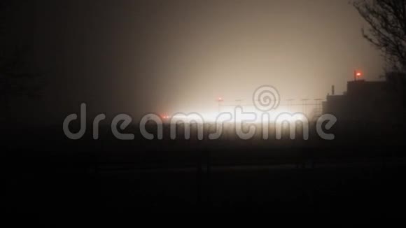 雾中跑道和频闪线雾导航视频的预览图