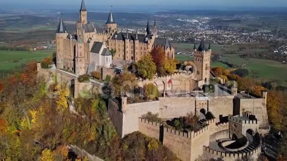 德国霍亨佐伦城堡的鸟瞰图视频的预览图
