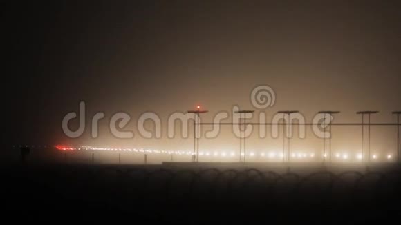 雾中跑道和频闪线雾导航视频的预览图