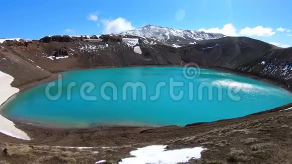 冰岛阿斯卡火山口的维提火山口地热湖和奥斯克朱瓦顿湖视频的预览图
