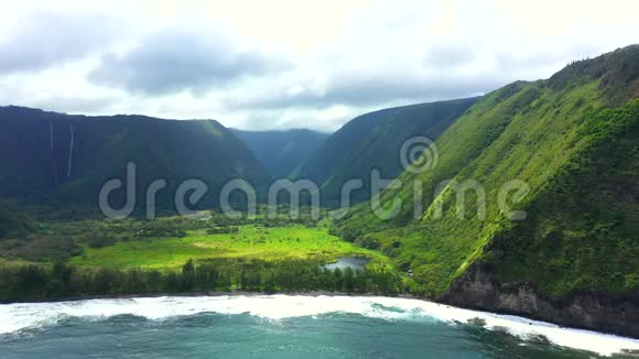 夏威夷大岛的怀比奥湾和山谷空中视频的预览图