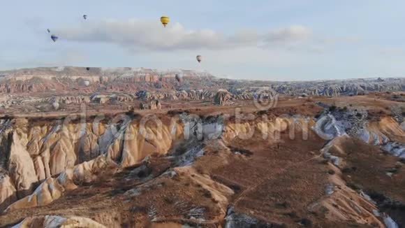 美丽的卡帕多西亚自然与气球土耳其视频的预览图