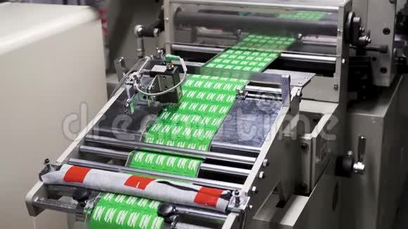 关闭大胶印机移动聚合物标签输送机印刷设施视频的预览图