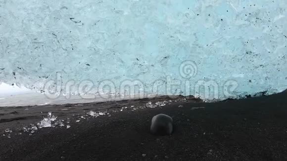 冰岛约库萨尔隆冰川泻湖大冰块融化视频的预览图