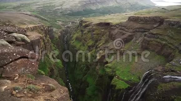 格莱穆尔冰岛第二高的瀑布视频的预览图