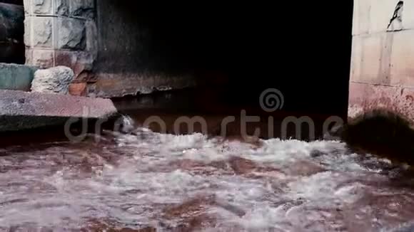 污水水污染脏水流淌工厂污染视频的预览图