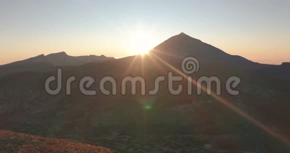 空中观景日落于泰德火山特内里费加那利群岛西班牙视频的预览图