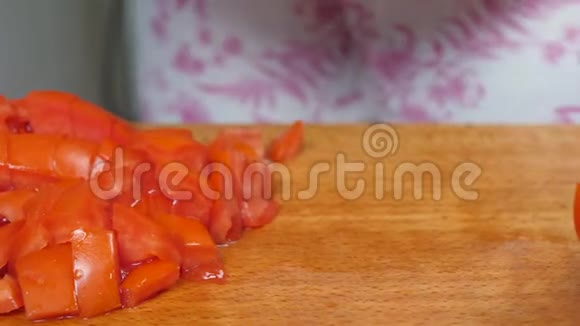 切片番茄木切板视频的预览图