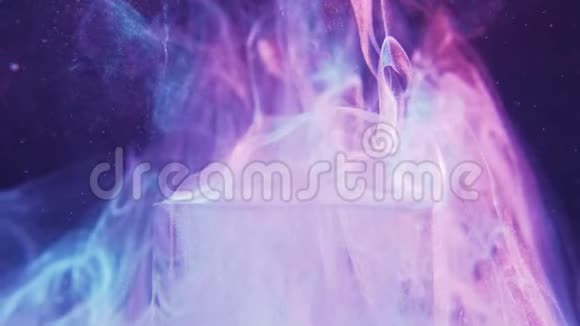闪光蒸汽流动白烟运动立方体紫色视频的预览图