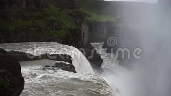 云天的海鸥瀑布冰岛慢动作视频的预览图