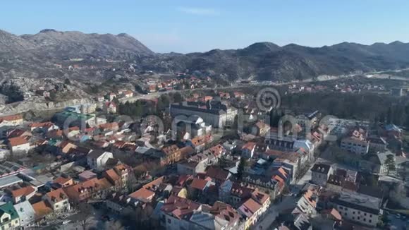 黑山Cetinje镇的鸟瞰图视频的预览图