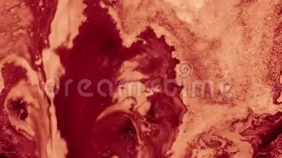 液体油漆混合闪光红珊瑚粉红色墨水视频的预览图