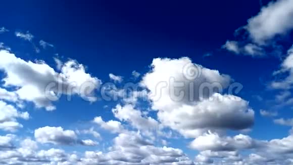 美丽的蓝天白云时间流逝视频的预览图