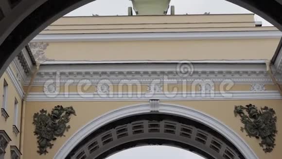 圣彼得堡皇宫广场正面视图视频的预览图