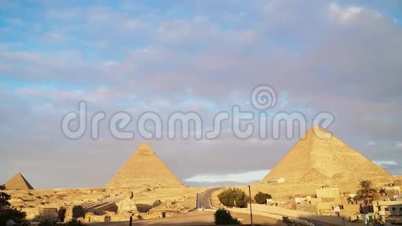 埃及开罗吉萨山谷大金字塔的时间流逝视频的预览图