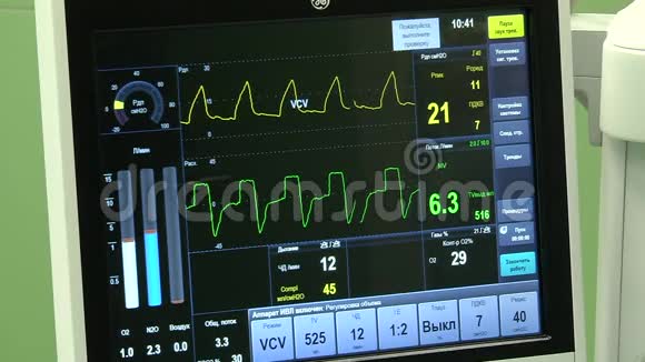 手术室心脏监视器的工作视频的预览图