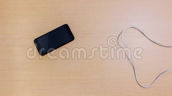 USB电缆进入智能手机视频的预览图