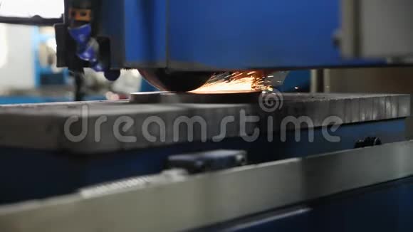 工业磨床工作慢运动静态相机视频的预览图