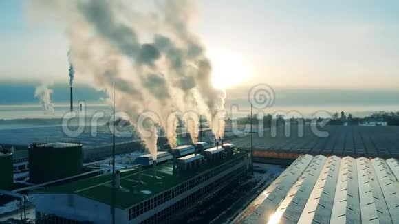 现代工厂的工业管道排放生态问题的概念视频的预览图