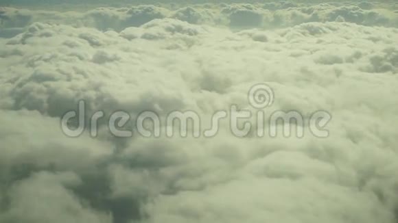 在云层的高处视频的预览图