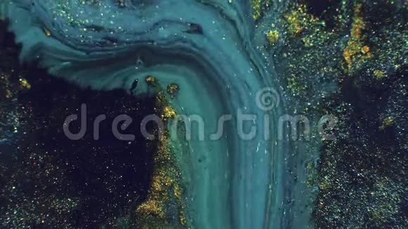 流动艺术闪光蓝色多瑙河金色油漆流动视频的预览图