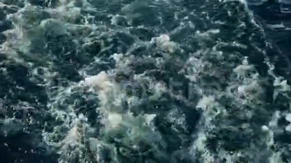 动态海洋泡沫海浪的俯视图视频的预览图
