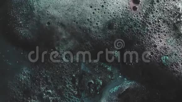 墨水闪烁的茶蓝鼓泡液体覆盖视频的预览图