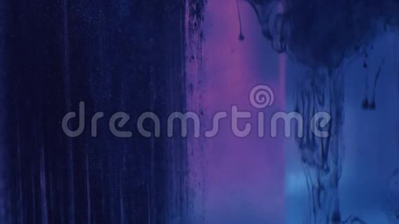 闪光蒸汽运动幻影蓝粉色漆流动视频的预览图