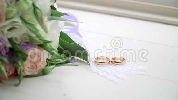 新娘手中婚礼花束视频的预览图