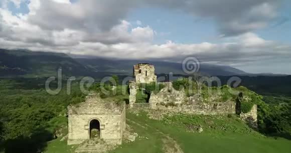 东阿布哈兹BediaAgubedi村这是巴格拉特国王在X世纪建造的圣玛丽大教堂视频的预览图