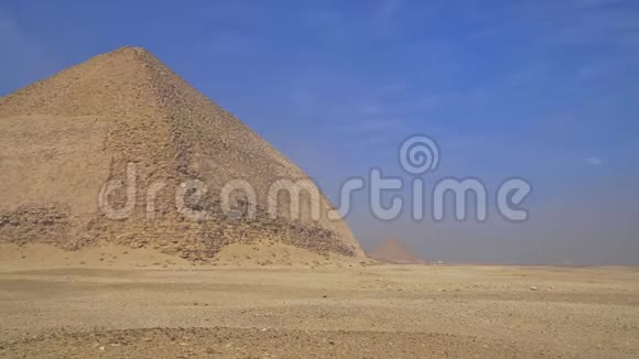 Bent金字塔是一座古埃及金字塔位于开罗达舒尔皇家墓地视频的预览图