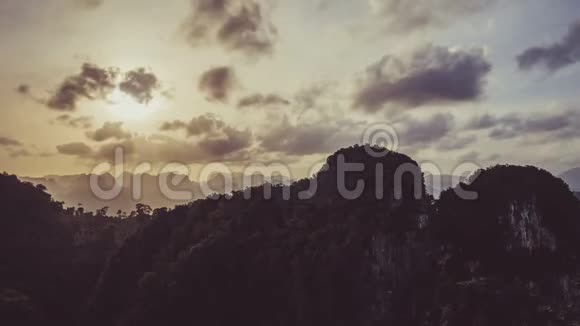 时光流逝美丽的克拉比省的山顶晚上的老虎洞视频的预览图