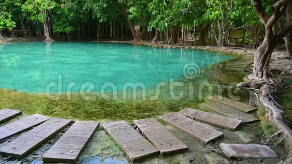 泰国绿蓝水是泰国克拉比的旅游景点视频的预览图